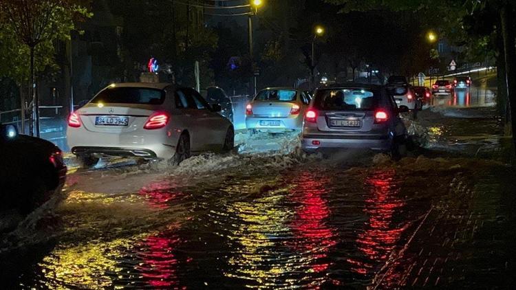 İstanbul ve Bursada sağanak etkili oldu