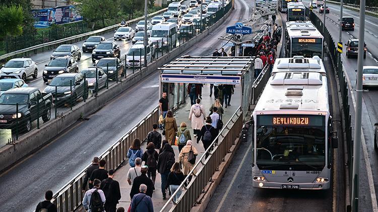 İstanbulda trafik yoğunluğu yaşanıyor