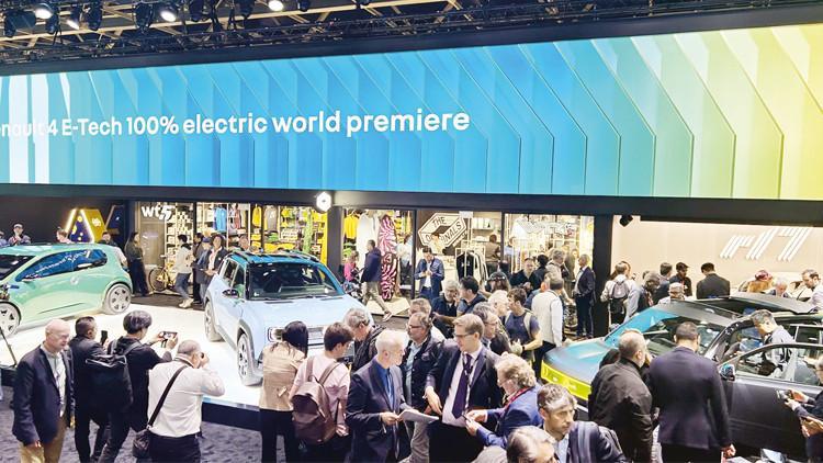 Avrupalılar yıllar sonra gelişmiş elektrikli araçlarla Paris Otomobil Fuarı’na adeta çıkarma yaptı: Paris’te şov geri döndü Avrupalılar yıllar sonra gelişmiş elektrikli araçlarla Paris Otomobil Fuarı’na adeta çıkarma yaptı: Paris’te şov geri döndü