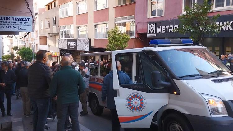 İstanbul-Şişlide bazada sıkışarak hayatını kaybeden Burcu E. son yolculuğuna uğurlandı.