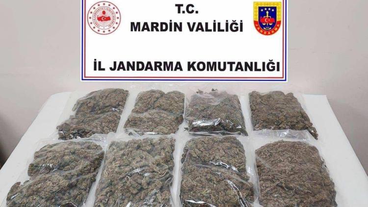 Mardinde aracında 5 kilo 190 gram esrar bulunan şüpheli gözaltına alındı