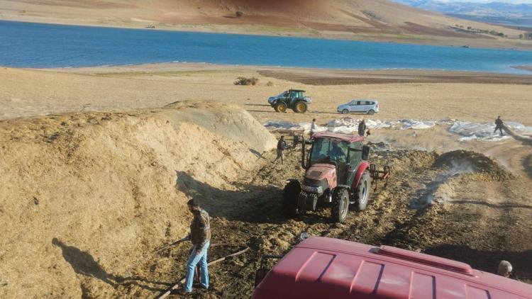 Çemişgezekte saman yığınında çıkan yangın söndürüldü