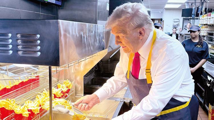 Trump hamburgercide patates kızarttı