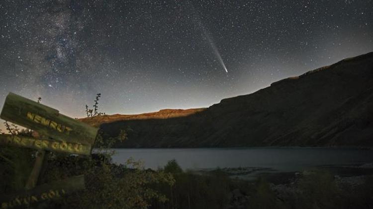 Nemrut Krater Gölü’nde Atlas kuyruklu yıldızı görüntülendi... Görsel bir şölen oluşturdu