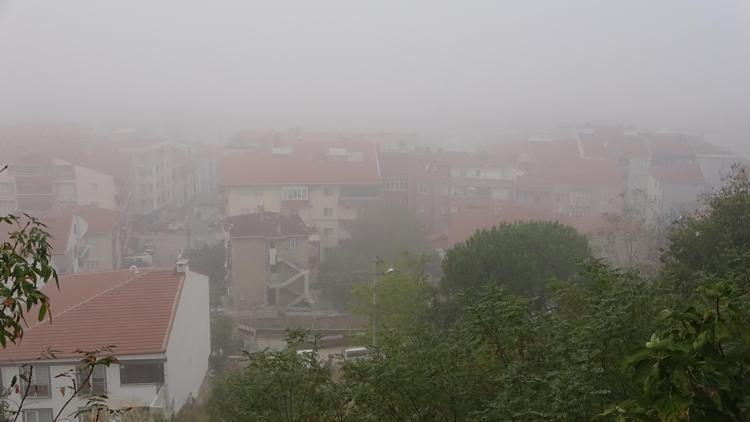 Edirnede yoğun sis; binalar gözden kayboldu