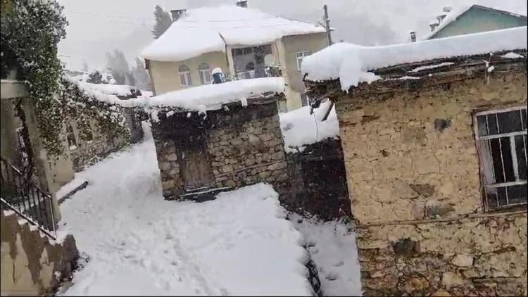 Yüksekovaya mevsimin ilk karı yağdı (2)