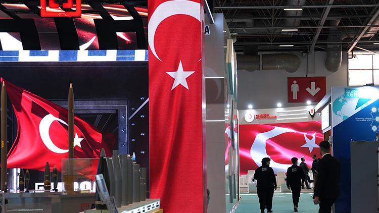 Savunma sanayi tek yürek oldu... TUSAŞa yapılan terör saldırısı sonrası SAHA EXPO bayraklarla donatıldı