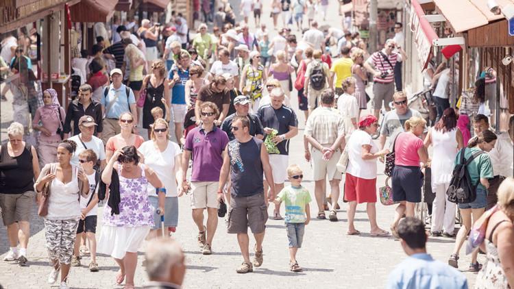 2025 için ön satış rekoru kıran turizmciler çıtayı yükseltti: Turizmde hedef 10 milyon alman