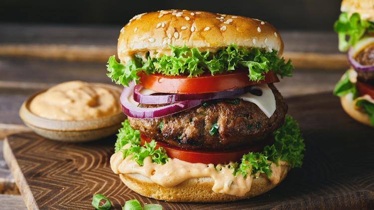 5 fast food devinde soğan korkusu E. Coli salgını yayılıyor, menülerden çıkarıldı... 1 kişi öldü