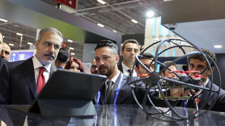 Dışişleri Bakanı Hakan Fidan, SAHA EXPO Fuarını gezdi