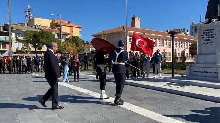 Çanakkalede Cumhuriyet Bayramı kutlamaları çelenk töreniyle başladı