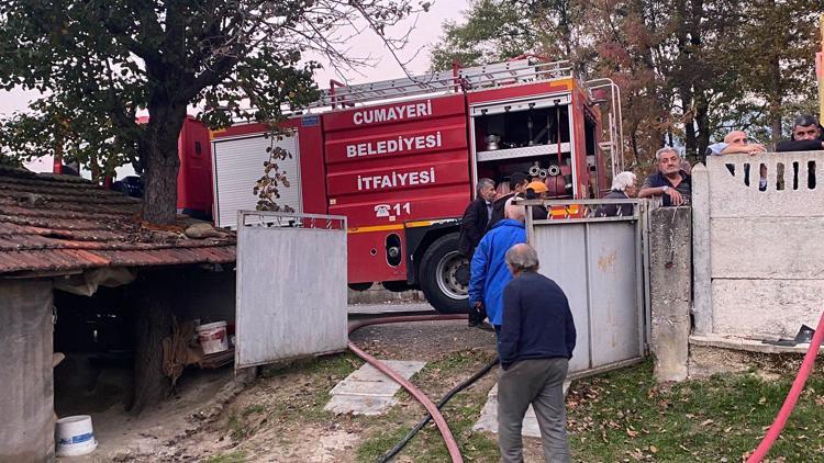 Düzcede çıkan yangında tek katlı ev kullanılamaz hale geldi