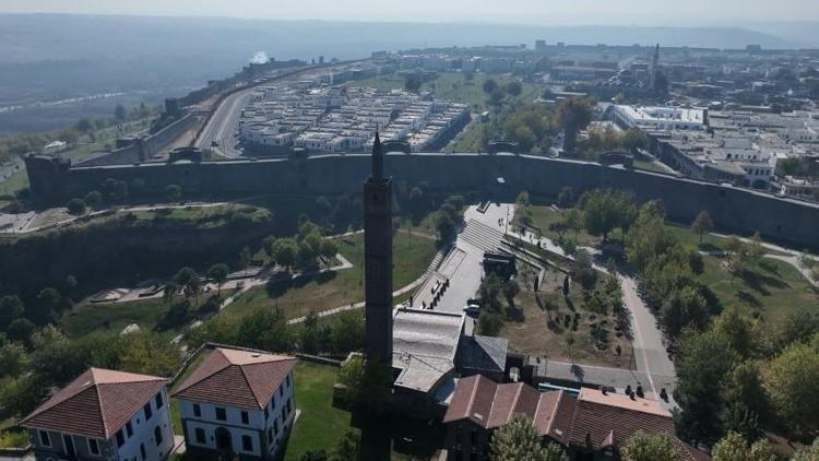 Diyarbakırda, surlardan düşen Zeynep Nursimadan acı haber