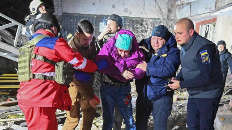 Harkovde sivillerin olduğu binaya saldırı