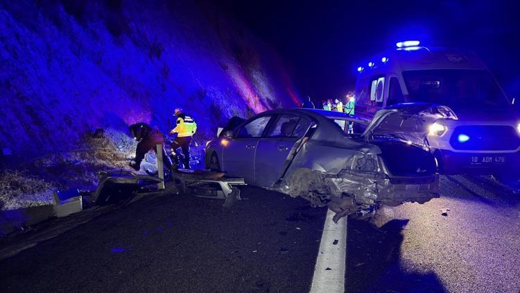 İstanbul-İzmir Otoyolunda 5 araç tırdan düşen tomruklara çarptı, 1 kişi öldü, 9 kişi yaralandı