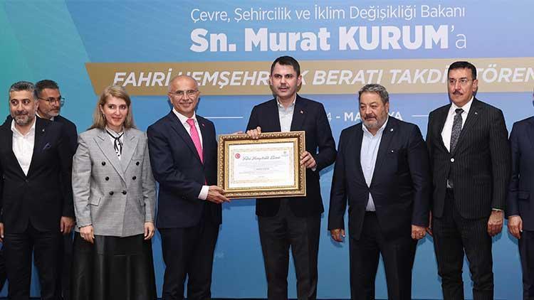 Bakan Kuruma fahri hemşehrilik beratı takdim edildi