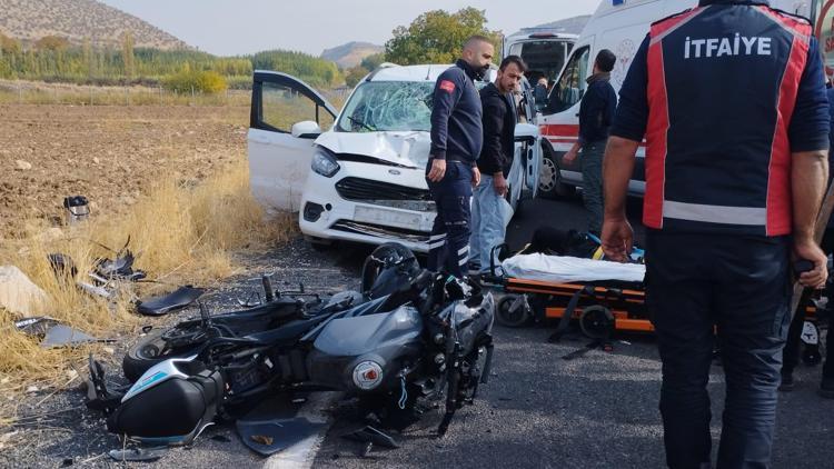 Mardinde hafif ticari araçla çarpışan motosiklet sürücüsü yaralandı