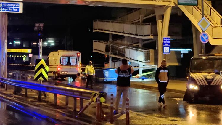 İstanbul-  Bakırköyde, kazaya müdahale eden trafik ekibine İETT otobüsü çarptı: 1 polis şehit