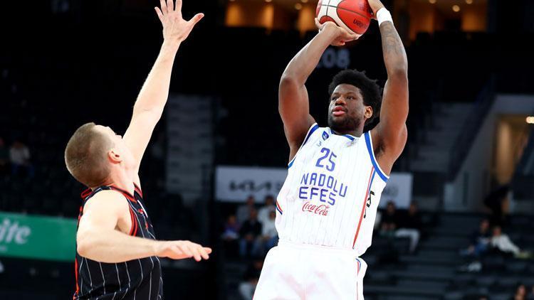 Anadolu Efes evinde rahat kazandı