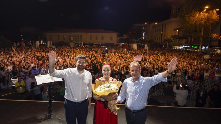 Uluslararası Tarsus Festivali’nde Candan Erçetin konser verdi