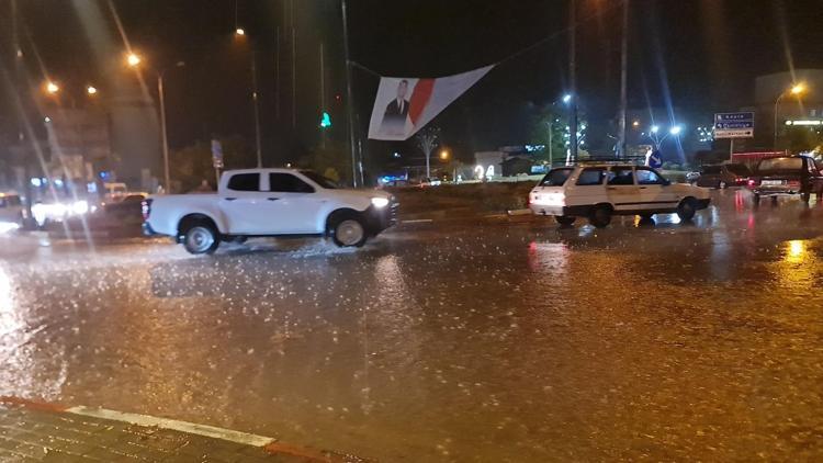 Osmaniyede dolu ve sağanak yağış, günlük yaşamı olumsuz etkiledi