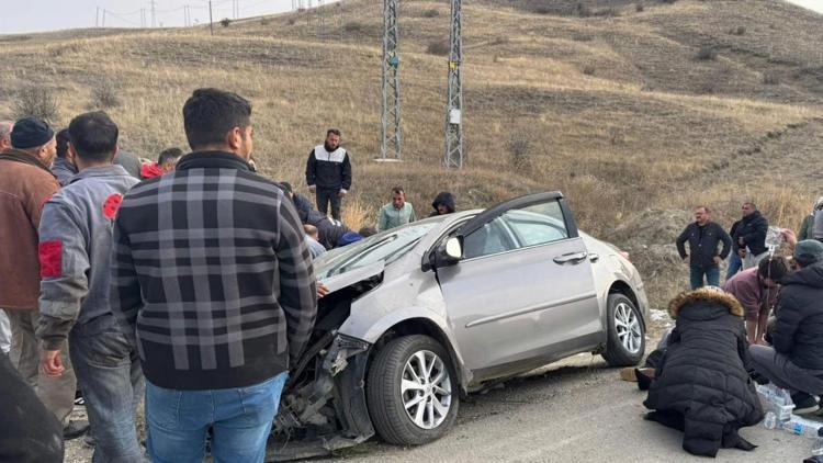 Erzurumda feci kaza Su kanalına çarpan otomobildeki 3 kişi öldü, 2 kişi yaralandı