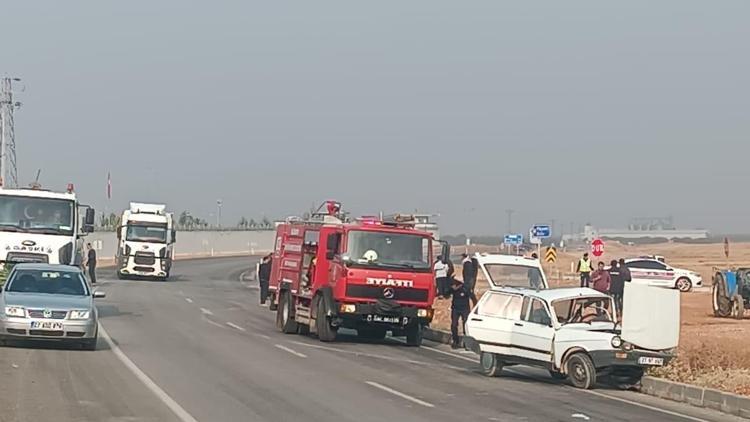 Otomobiller çarpıştı; sürücü ve eşi öldü, 2 kişi yaralandı