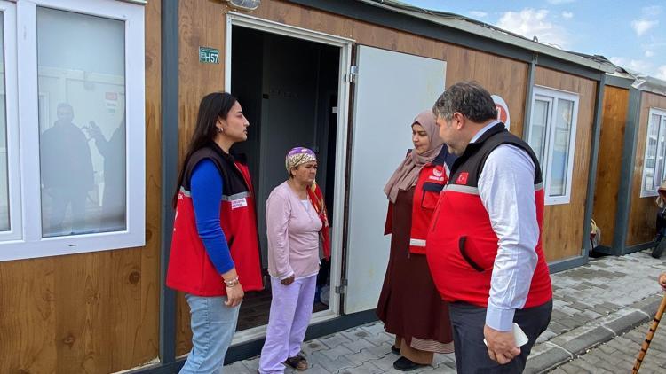 Sokakta yaşayan Müjgan, konteyner kente yerleştirildi