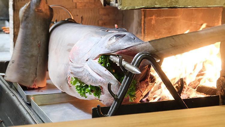 Yaptığı dönerle dikkatleri üzerine çekmişti... Ankaradaki restoranda yeni çılgınlık