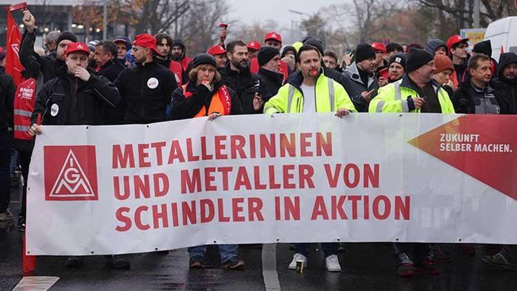 Metal işçileri uyarı grevinde