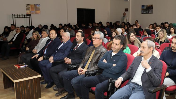 Tokat’ta “Asım’ın İzleri ve Mehmet Akif’in Edebiyata Katkıları” konferansı düzenlendi