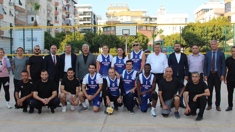 Kumlucada öğretmenler arası voleybol turnuvası