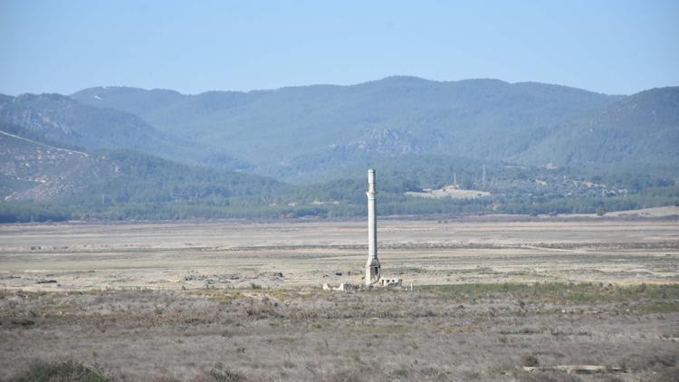 İzmir için su sağlayan barajda kritik seviye Suyun doğru kullanılması için bu son bir uyarı