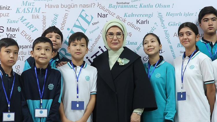 Emine Erdoğandan Bişkekteki Türkiye Maarif Vakfı kompleksine ziyaret