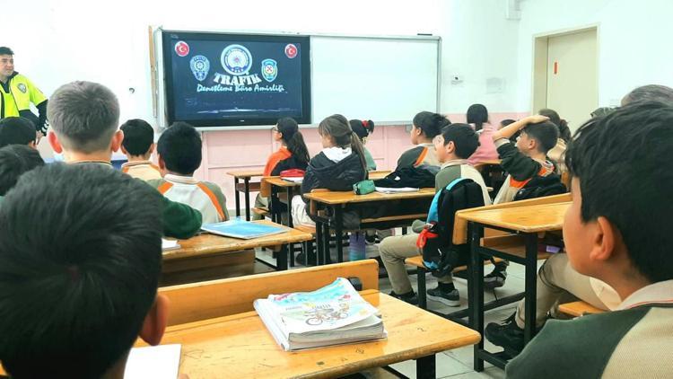 Turhal’da öğrencilere trafik eğitim semineri