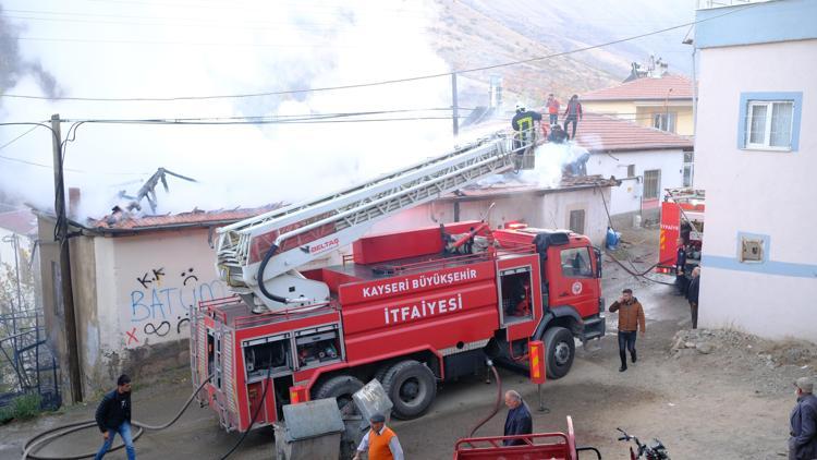 Kayseride 2 katlı binada yangın