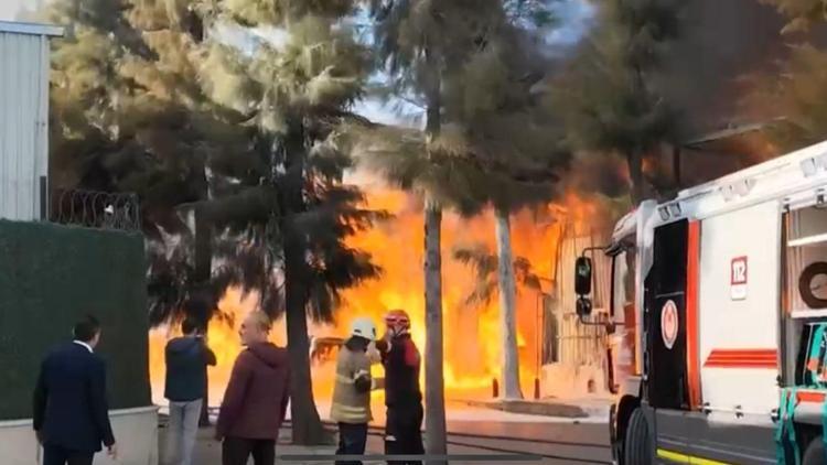 İzmir Çiğlide fabrikada yangın çıktı