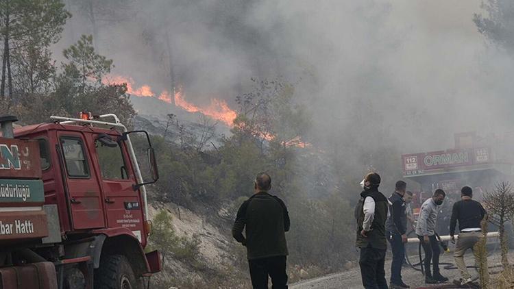 Balıkesirdeki orman yangını 15 saat sonra kontrol altına alındı... Bursadaki yangına müdahale sürüyor