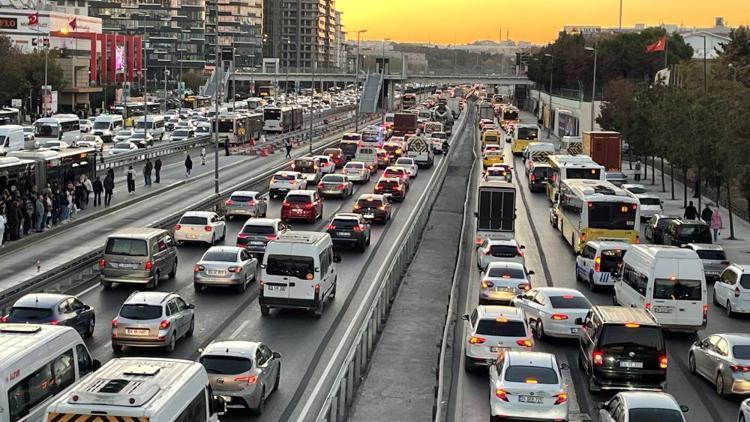 İstanbul trafiğinde ara tatil yoğunluğu