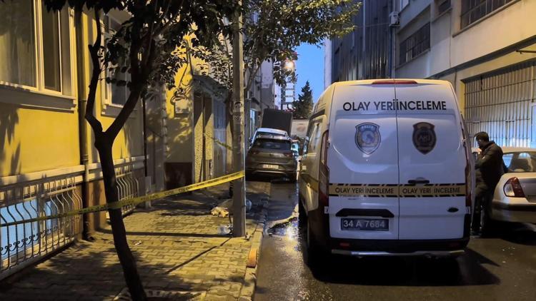 İstanbul-Bayrampaşada merdivenden düştüğü zannedilen Vedat Bekçenin başından vurulduğu ortaya çıktı