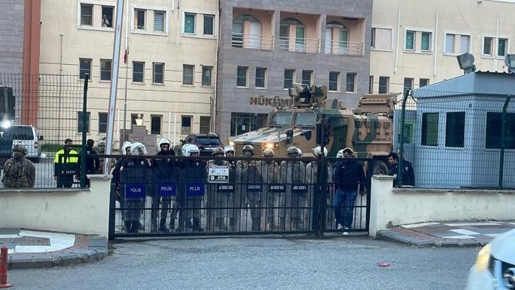 Şanlıurfa Halfetide polise taşlı saldırıda 10 tutuklama