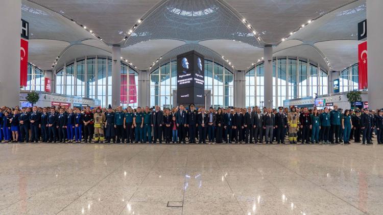 İstanbul - Atatürk ölümünün 86ncı yıldönümünde İstanbul Havalimanında düzenlenen törenle anıldı