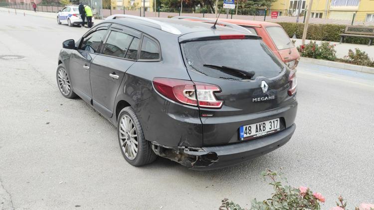 Burdurda otomobille çarpışan motosikletin sürücüsü yaralandı