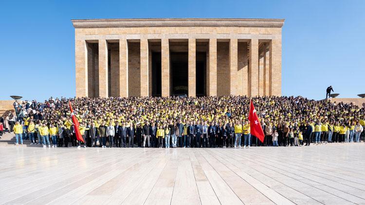 Fenerbahçeli 4500 taraftardan Anıtkabire ziyaret