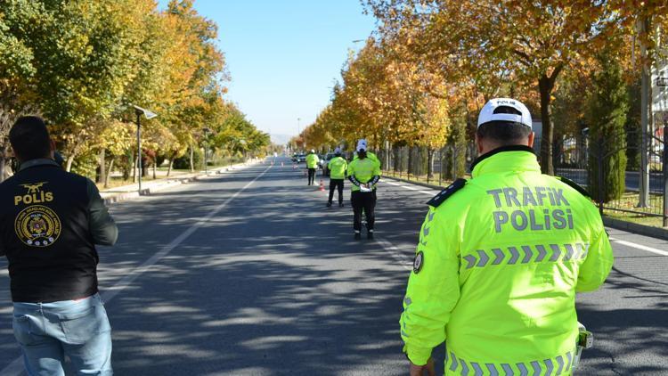 Elazığda, polis ekiplerinden trafik denetimi