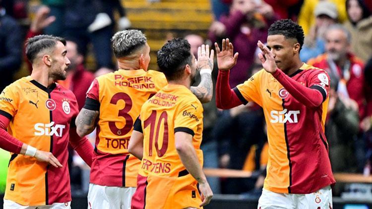 Galatasaraya Ismail Jakobs şoku Sakatlık yaşadı ve devam edemedi...