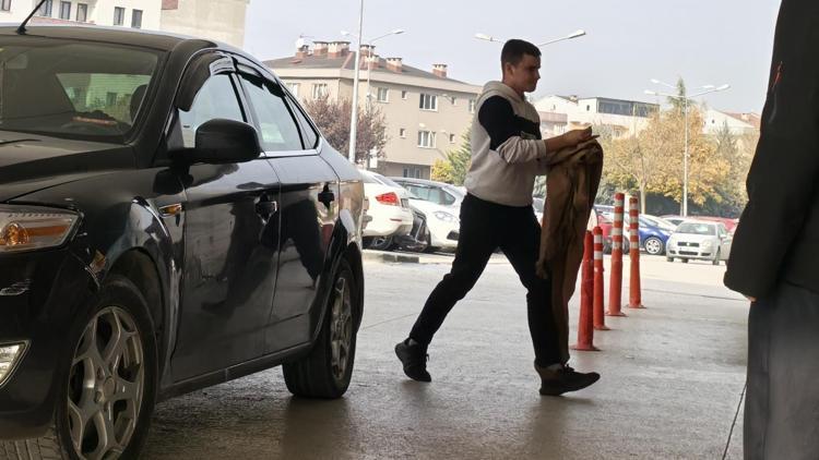 Testereye elini kaptıran işçinin serçe parmağı koptu