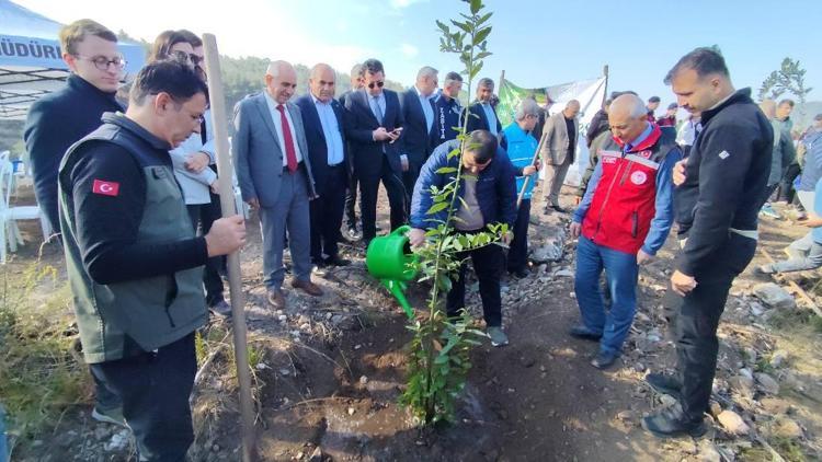 Bahçe’de 6 bin 500 fidan toprakla buluşturuldu