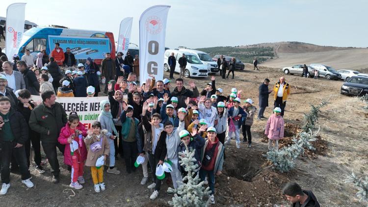 Sorgunda 3 bin 600 fidan toprakla buluşturuldu