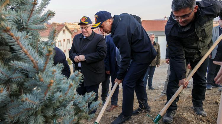 Bilecik Valisi Aygöl, Bozüyükte fidan dikimi etkinliğine katıldı